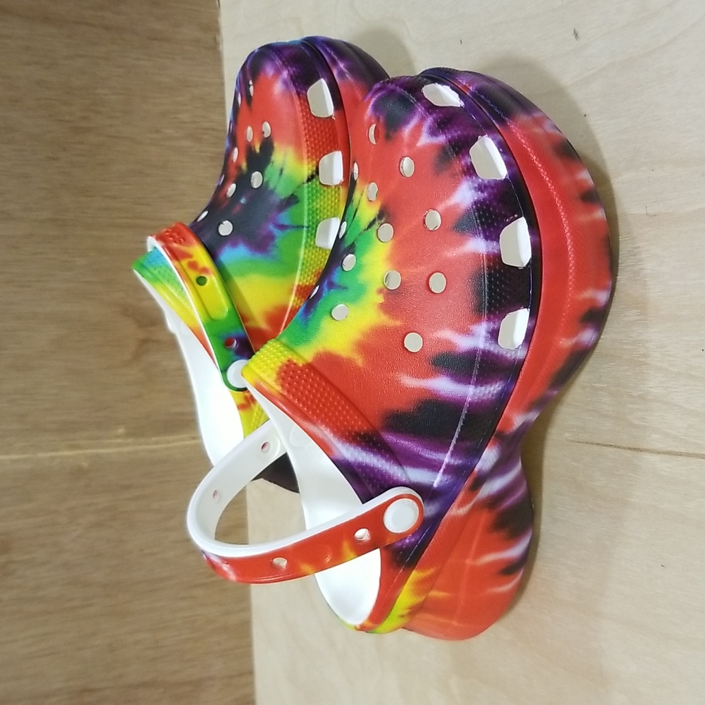 Crocs Tye dye Clogs Women's size 6